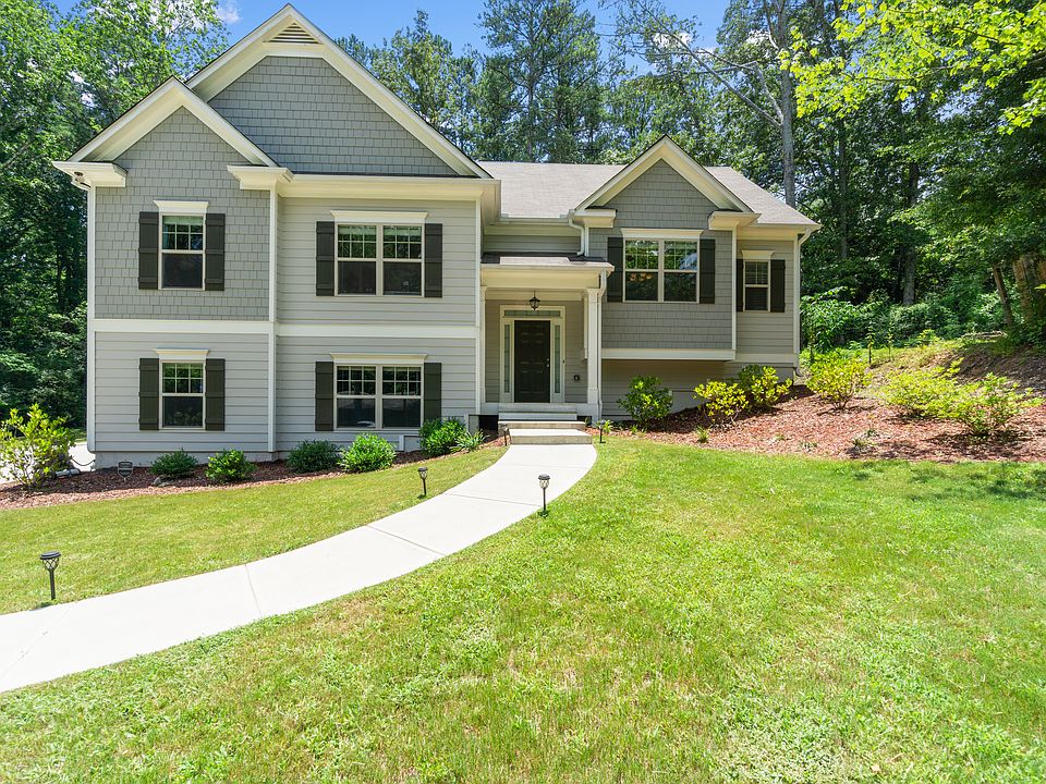 1st image of 134 Pineland Dr SE