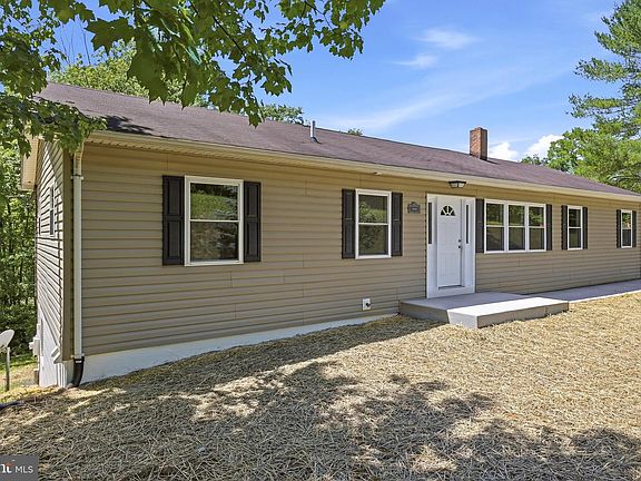 3rd image of 1355 Perry Rd