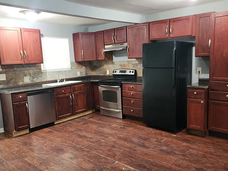 5152 Selene Dr — Photo 2