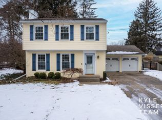 4317 Kennilworth Dr SE, Grand Rapids, MI 49546