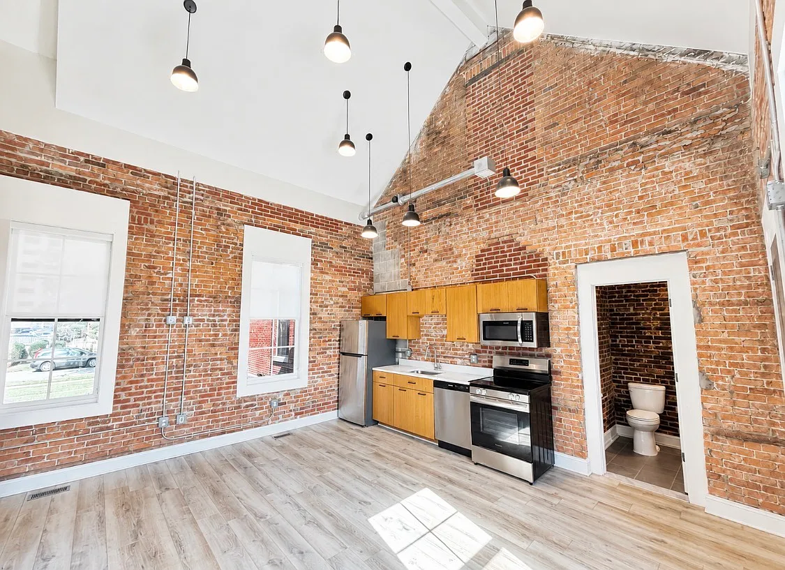 2 bed, 1.5 bath, 1200 sqft, $2,250 — Photo 2