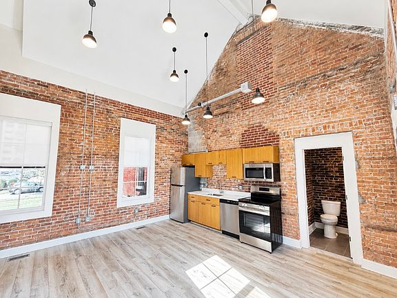 2nd image of 204 High St #4