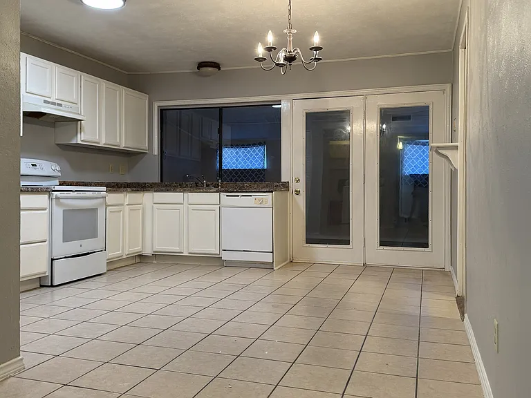 949 Middle Cove Dr — Photo 6