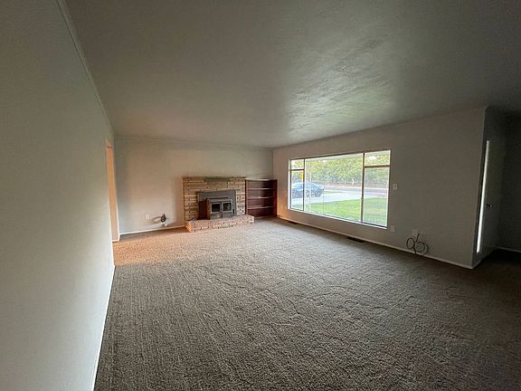 4th image of 3390 Elmer Ave