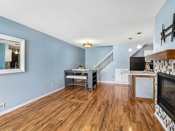 3rd image of 1313 SE Delaware Ave APT 3
