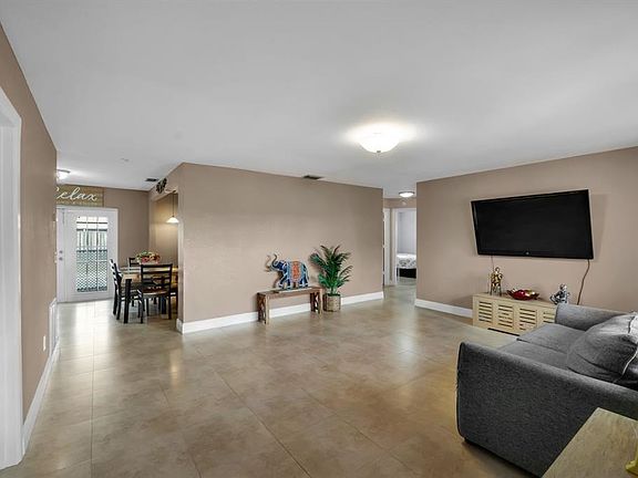 4th image of 10901 Granite St