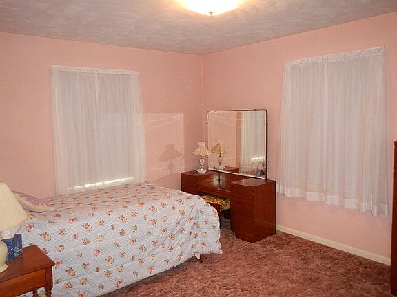 4th image of 452 Gerald Ave