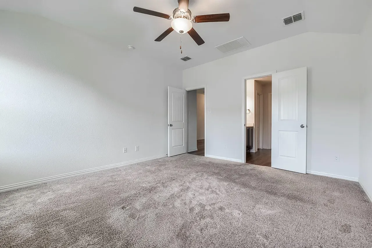 4 bed, 1862 sqft, $2,300 — Photo 4