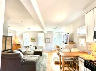 1915 W School St #2F, Chicago, IL 60657