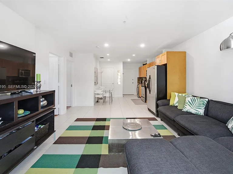 945 Michigan Ave #3 — Photo 6