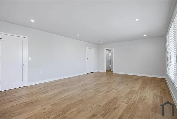5036 Coliseum St #4 — Photo 2