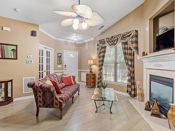 3rd image of 2405 Valley Haven Dr