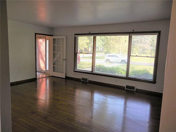 4th image of 20 W Conron Ave