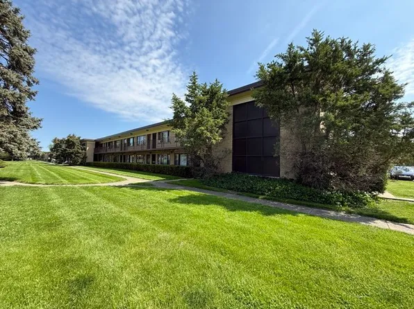 39 King Arthur Ct APT 10, Northlake, IL 60164