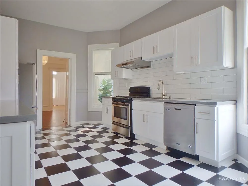 Beautifully renovated turn-of-the-century Victorian flat — Photo 4