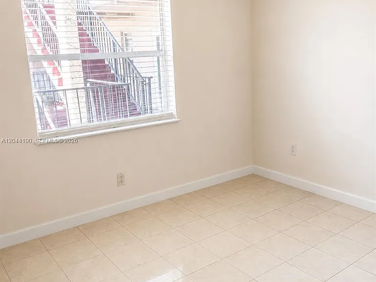 2821 Somerset Dr #312 — Photo 6