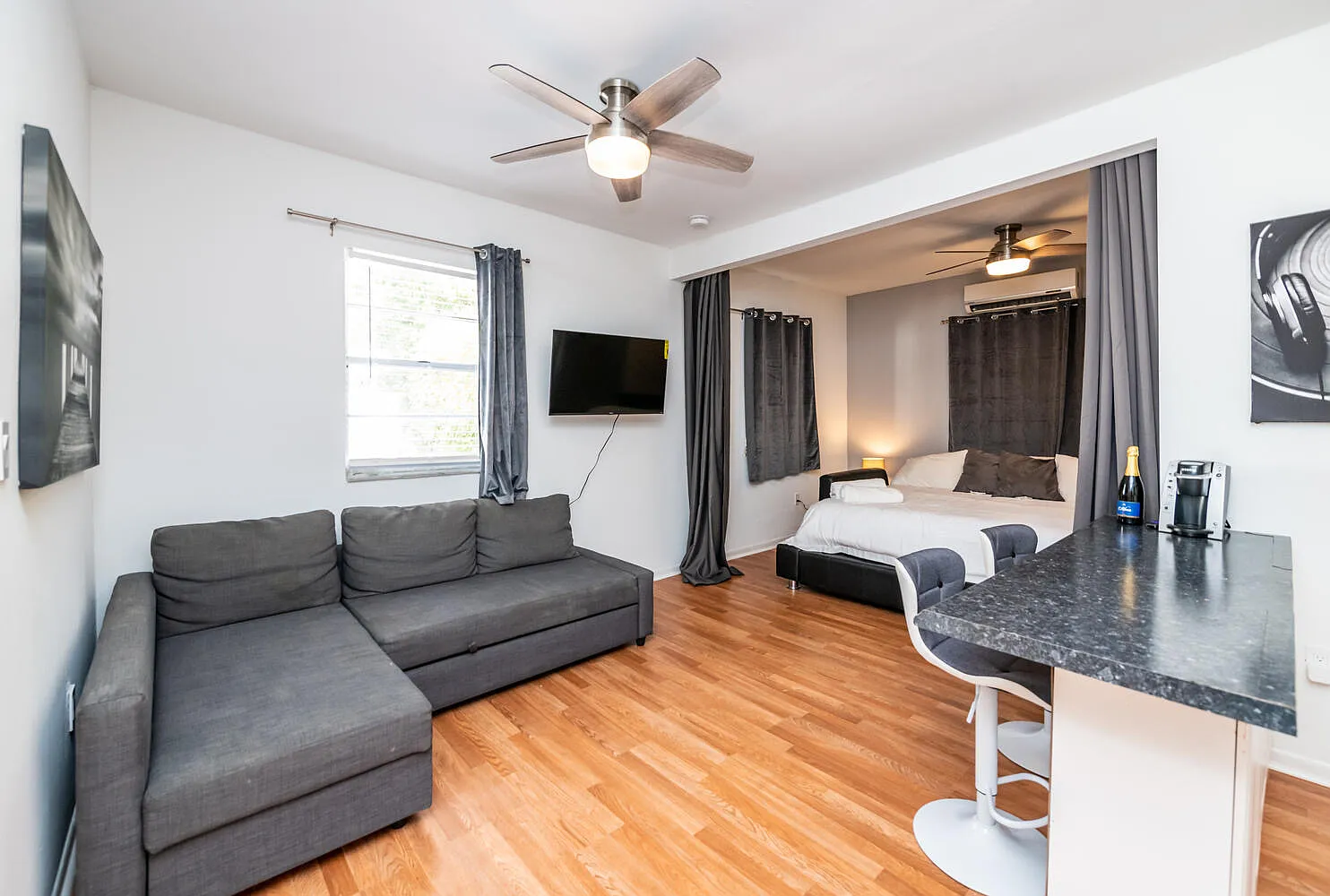 Studio, 450 sqft, $2,100 — Photo 1