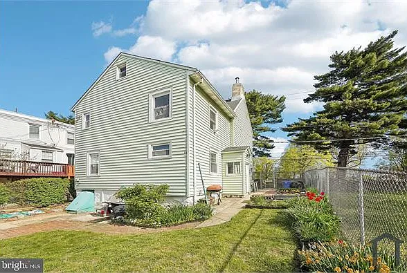 1642 Haines St — Photo 17