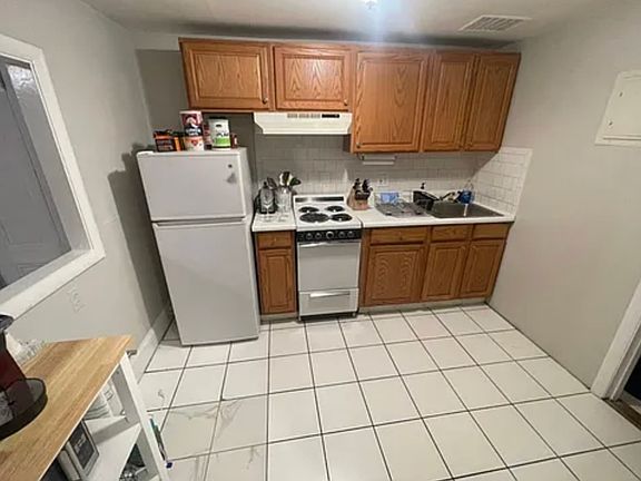 3rd image of 287 Beacon St APT 1