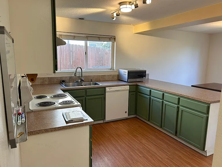 1884 NE Monroe Ln — Photo 16