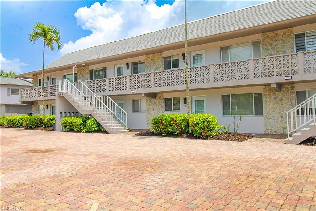2 bed, 2.0 bath, 917 sqft, $2,500 — Photo 3
