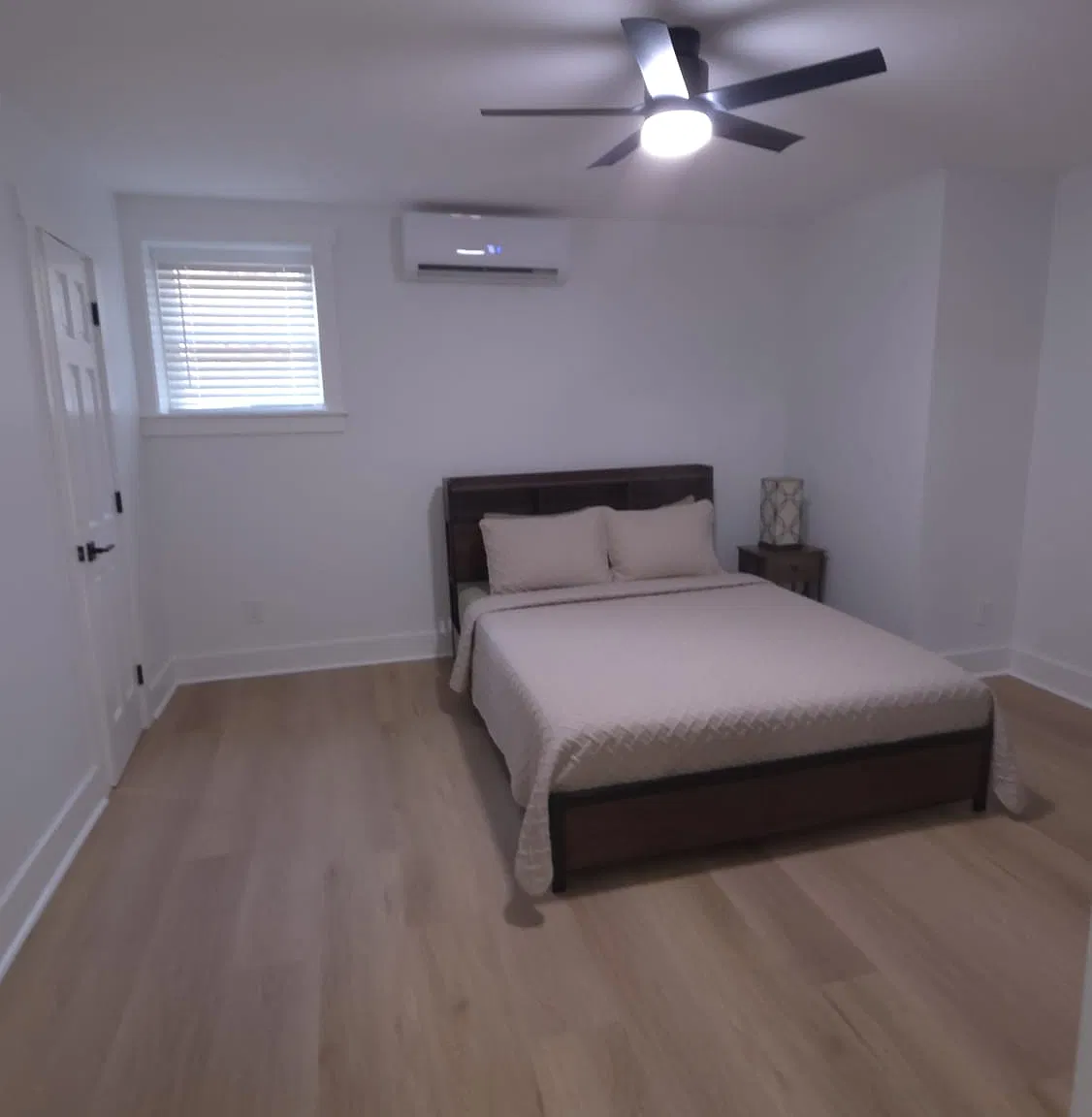 2 bed, 1.5 bath, 1200 sqft, $2,300 — Photo 4