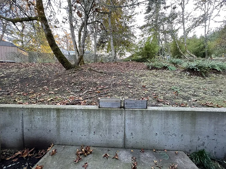 South Eugene Studio — Photo 10