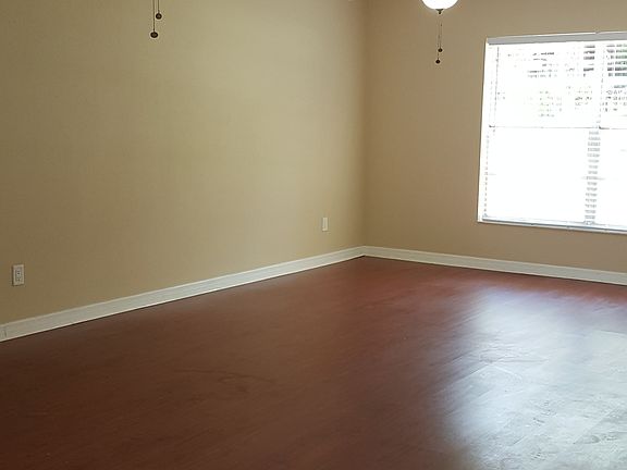 3rd image of 606 Holley St