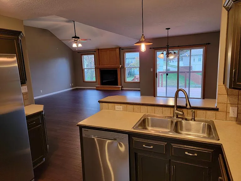 2208 Thistle Cir — Photo 4