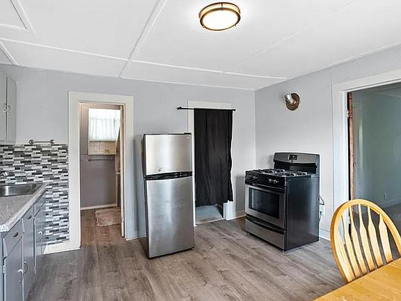 2nd image of 28 Windermere Ave #3