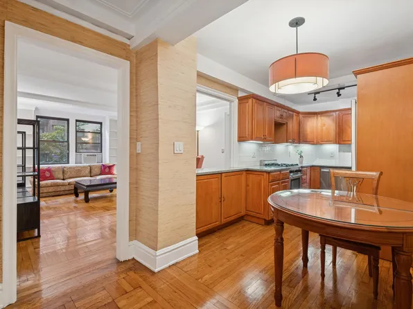 333 East 53rd Street image 1 of 12