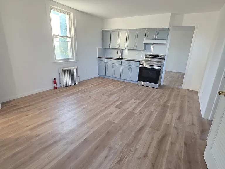 154 Weed Ave #2R — Photo 1