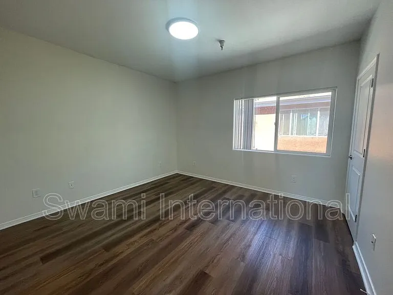 5010 S Figueroa St — Photo 9