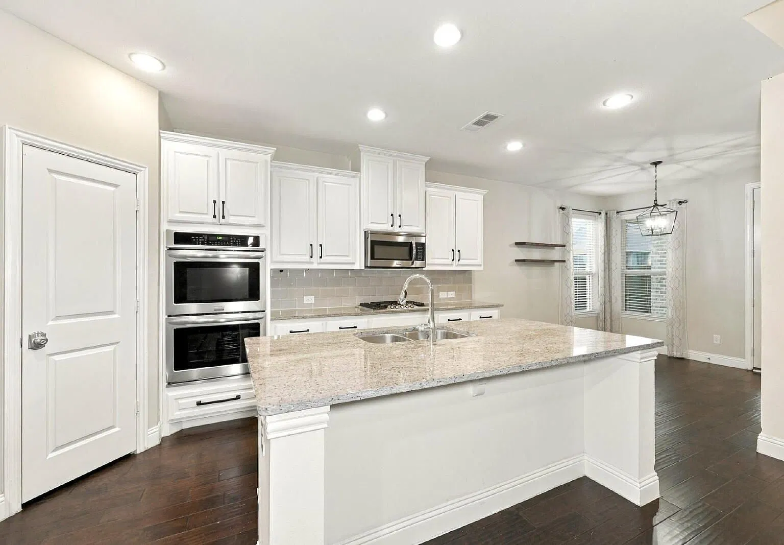 4 bed, 3.0 bath, 2926 sqft, $3,200 — Photo 4
