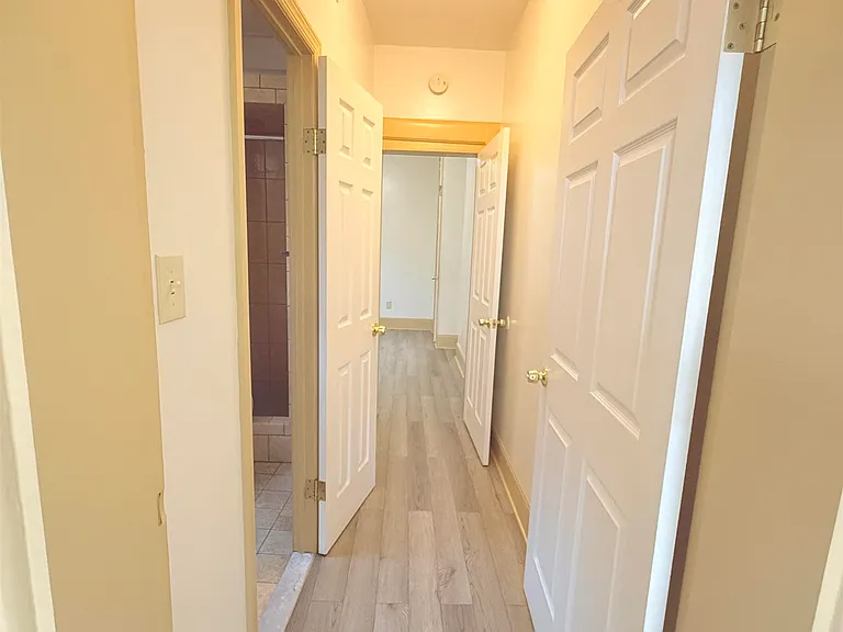 409 26th St #4 — Photo 9