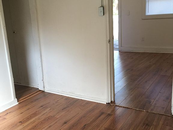 5th image of 2112 W Gray St APT A