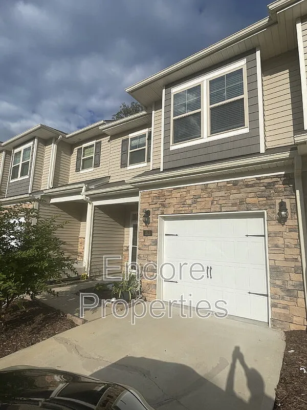 3 bed, 2.5 bath, 1861 sqft, $2,000 — Photo 1