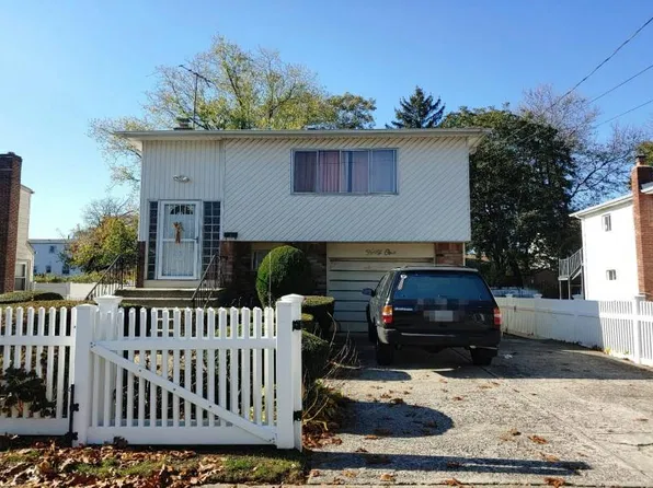 41 Delisle Ave, Roosevelt, NY 11575