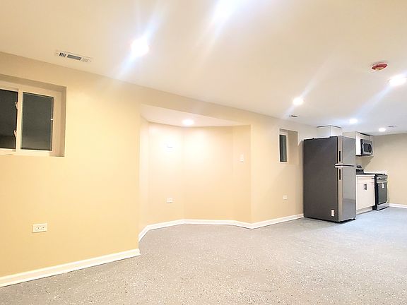 5th image of 3658 W Cortland St #1