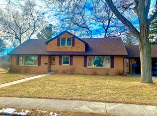 211 S High St, Pt Washington, WI 53074
