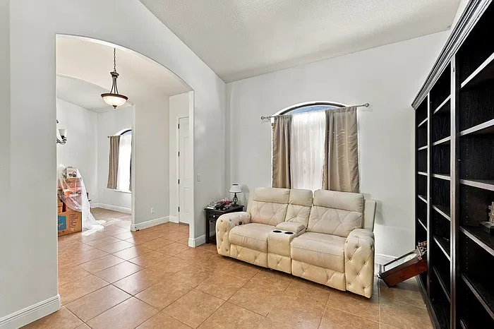 4 bed, 3.0 bath, 2079 sqft, $2,800 — Photo 4