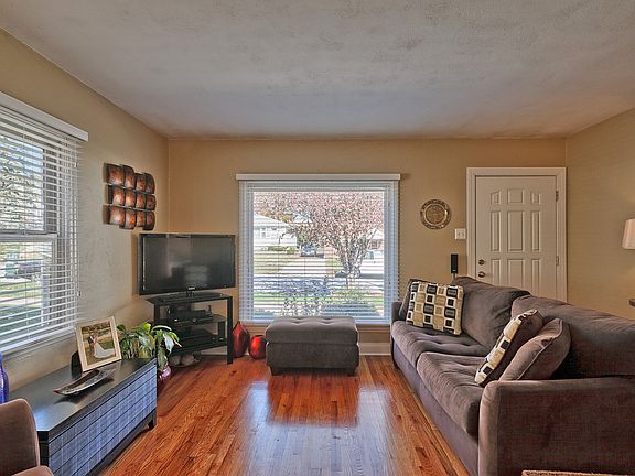 2nd image of 7012 Winona Ave