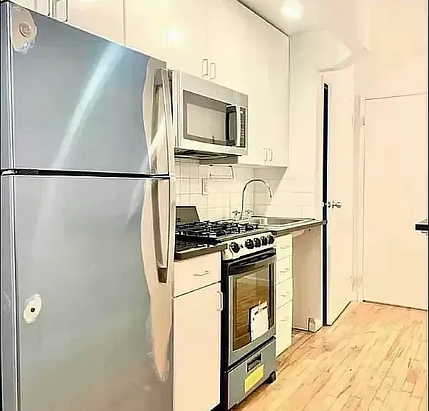319 E 8th St #4B — Photo 7
