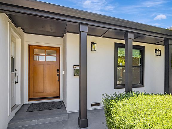 5th image of 806 E 16th Ave
