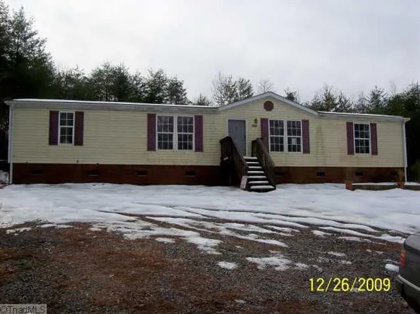4996 La Crest Ct, Walkertown, NC 27051