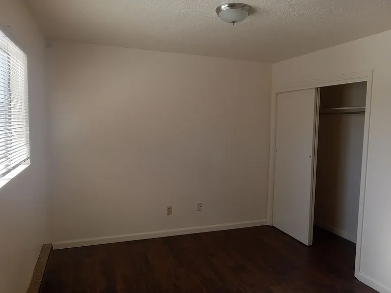 1912 Alvarado Dr NE #A-J — Photo 12