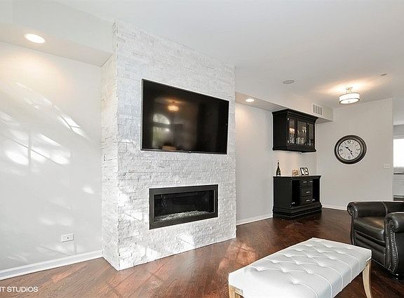 3rd image of 856 Shandrew Dr #0