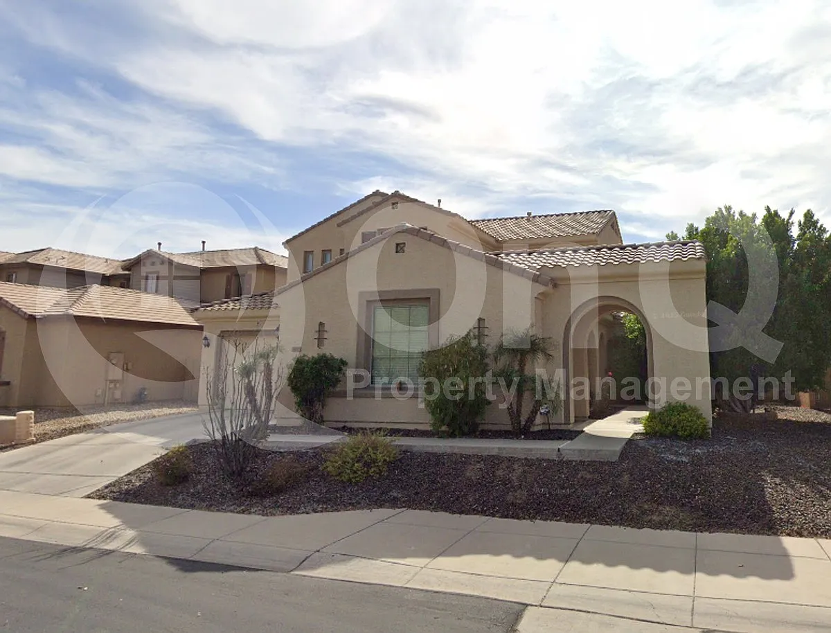 5 bed, 3.5 bath, 3735 sqft, $3,299 — Photo 3