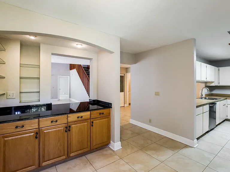 578 Lakeside Cir — Photo 9