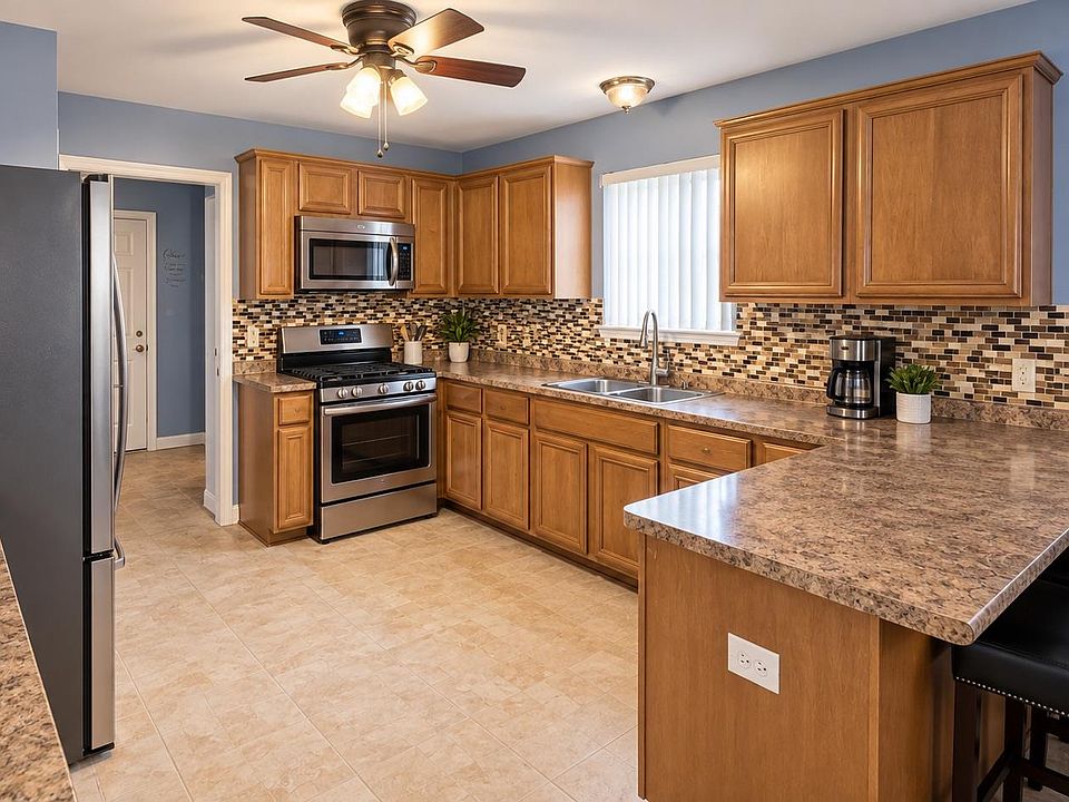 15818 E 14 Mile Rd, photo 9
